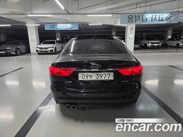 Jaguar XF 2018 thumb 5