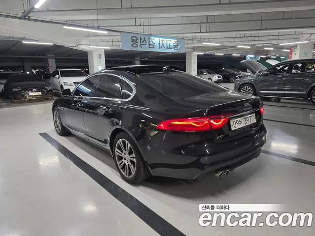 Jaguar XF 2018 thumb 6