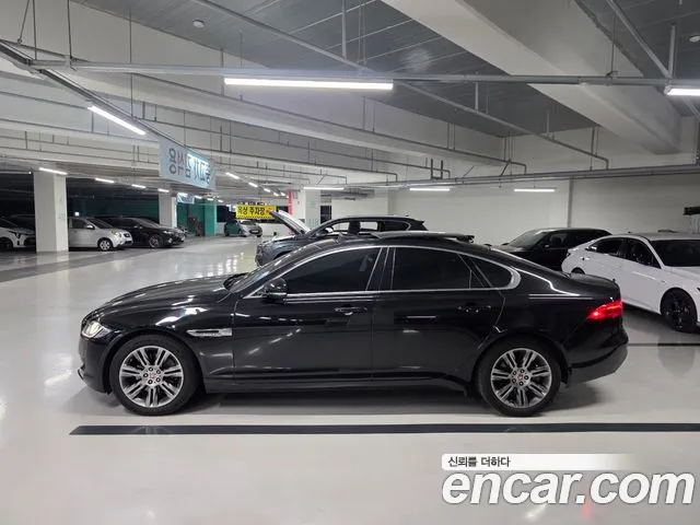 Jaguar XF 2018 thumb 7