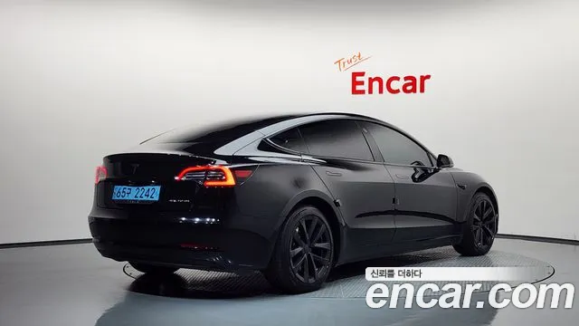 Tesla Model 3 2019 thumb 2