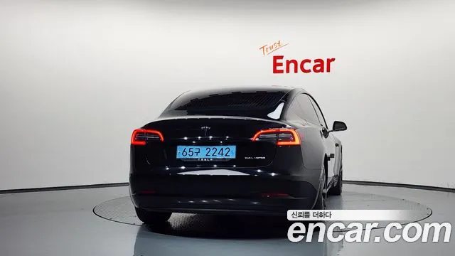 Tesla Model 3 2019 thumb 4