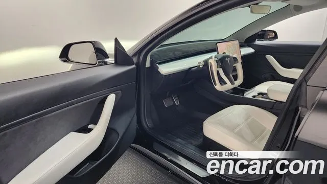 Tesla Model 3 2019 thumb 10