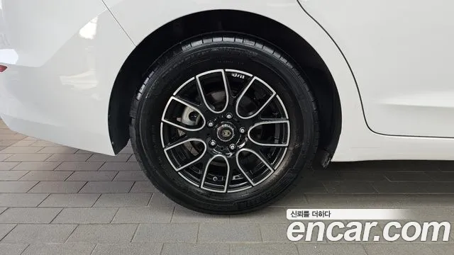 Hyundai Avante 2016 thumb 5