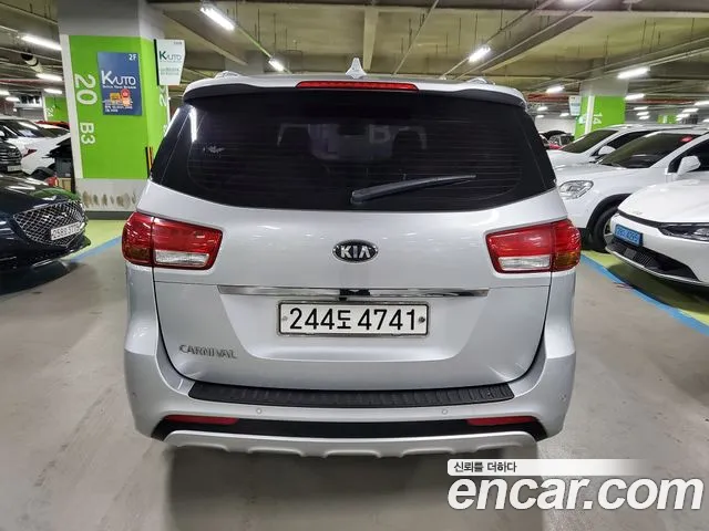 Kia Carnival 2017 thumb 4