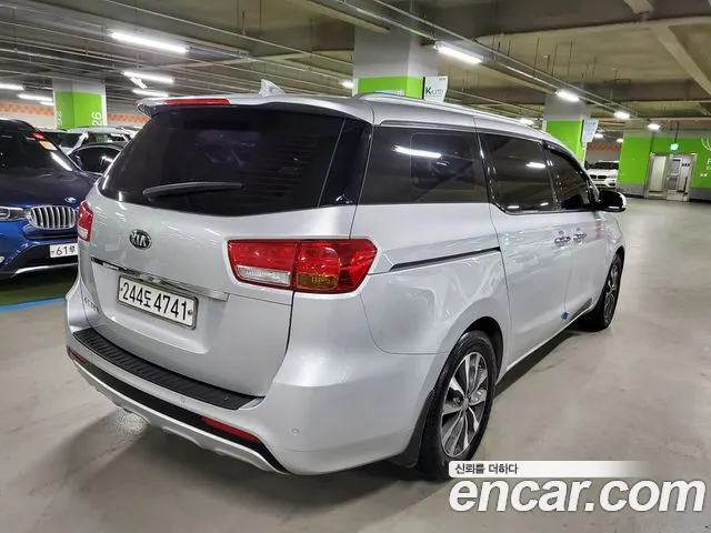 Kia Carnival 2017 thumb 6