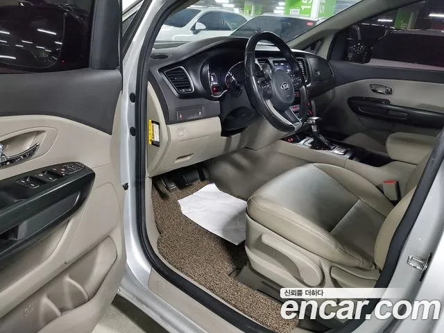 Kia Carnival 2017 thumb 7
