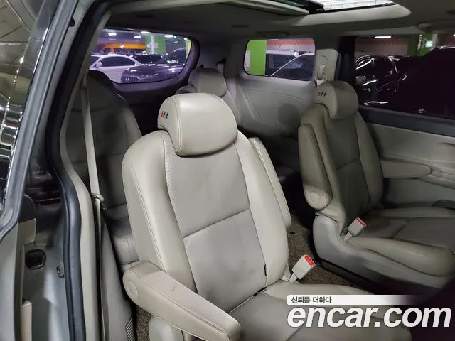 Kia Carnival 2017 thumb 10