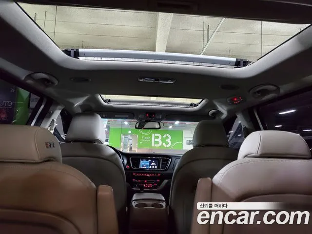Kia Carnival 2017 thumb 11
