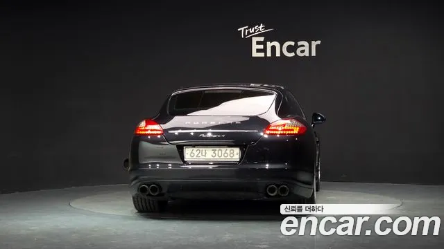 Porsche Panamera 2013 thumb 4