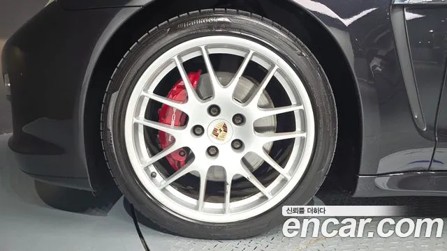 Porsche Panamera 2013 thumb 5