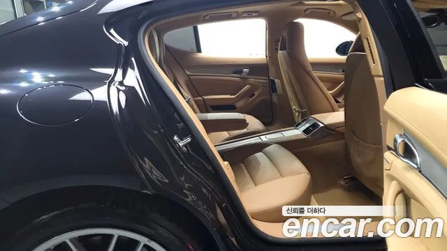 Porsche Panamera 2013 thumb 12