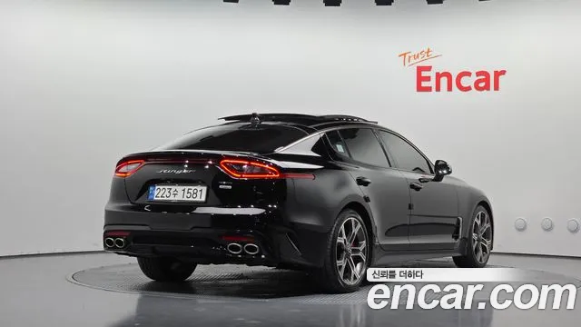Kia Stinger 2018 thumb 2