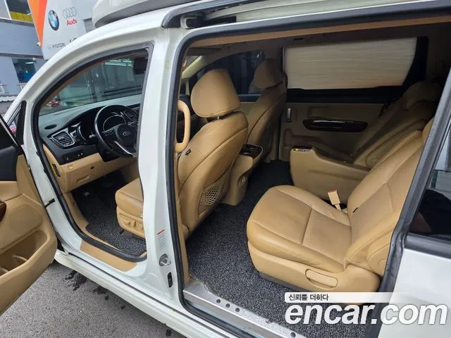 Kia Carnival 2015 thumb 4