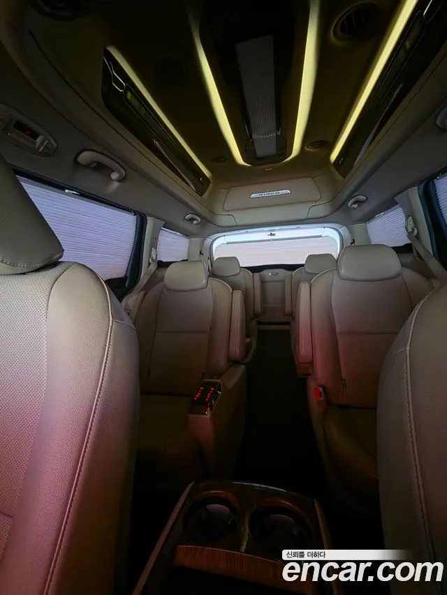 Kia Carnival 2015 thumb 5