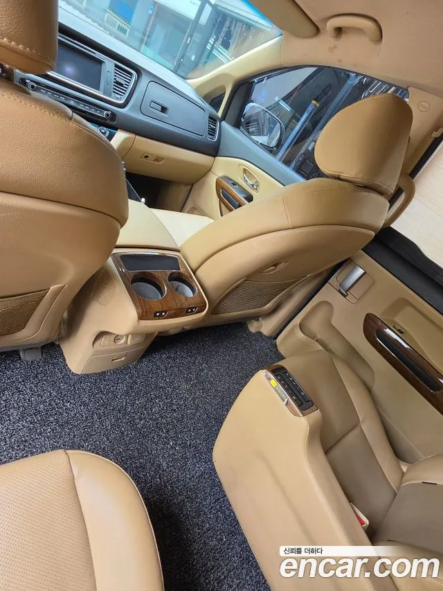 Kia Carnival 2015 thumb 6