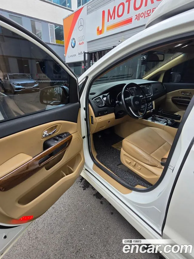Kia Carnival 2015 thumb 7