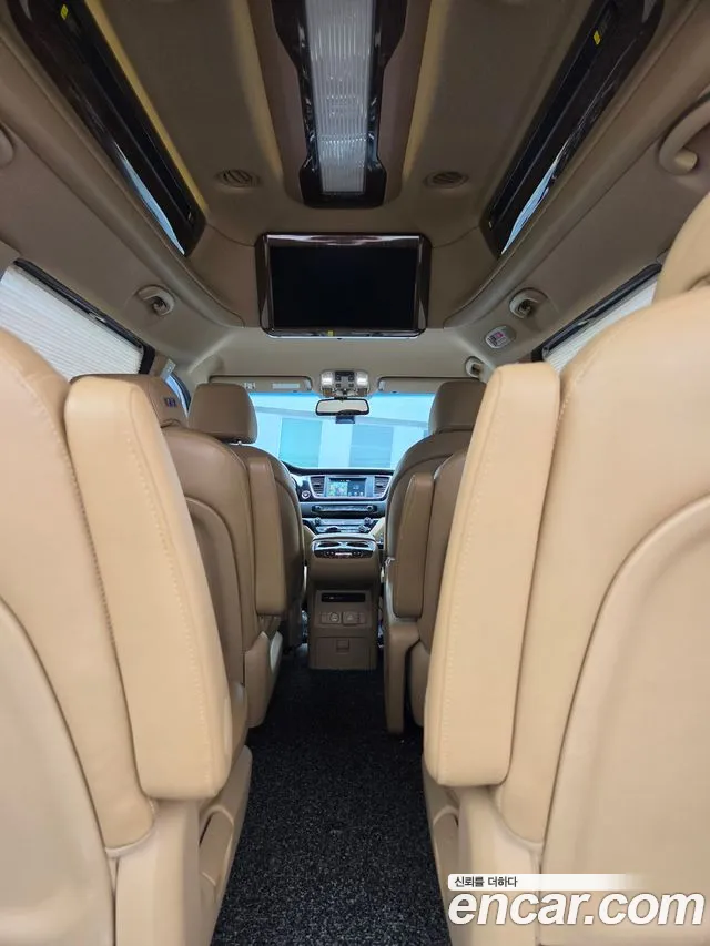 Kia Carnival 2015 thumb 8