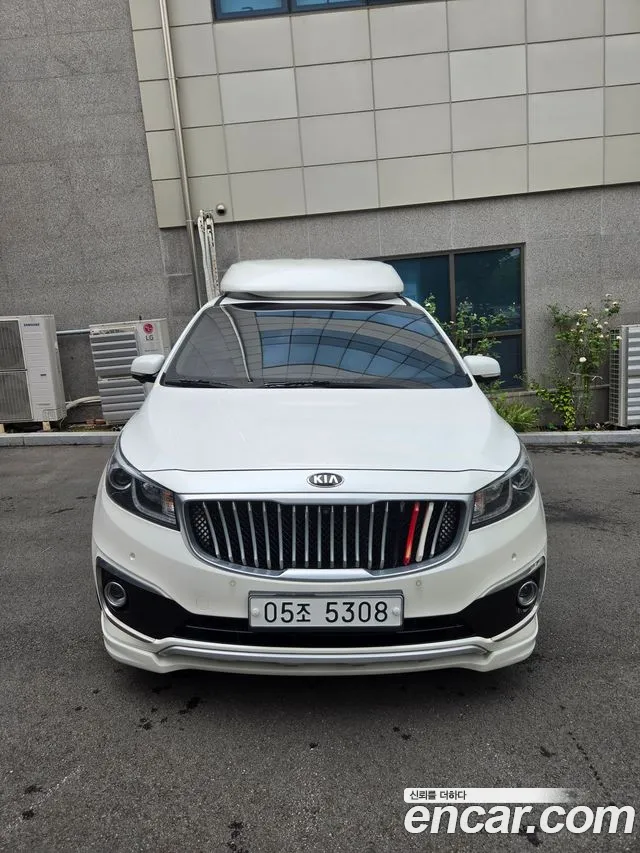 Kia Carnival 2015 thumb 10