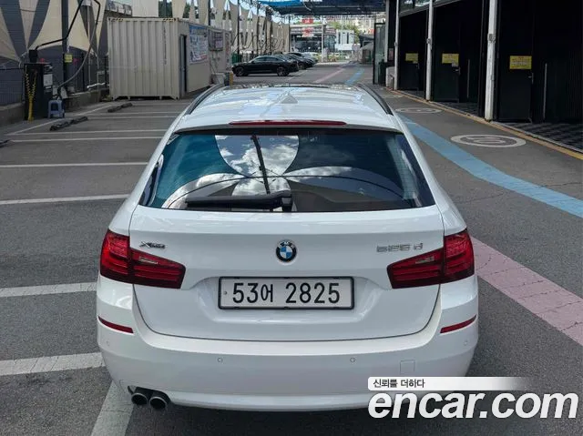 BMW 5-Series 2014 thumb 4