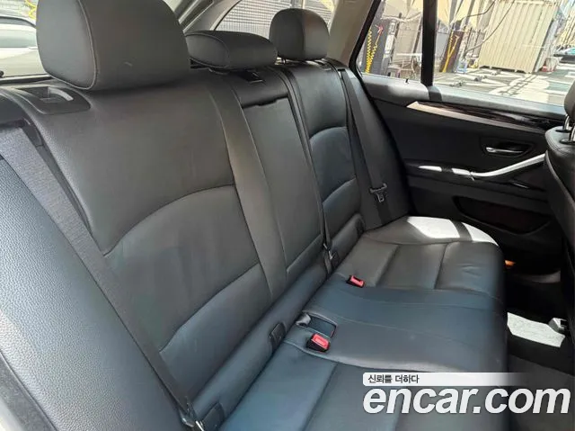 BMW 5-Series 2014 thumb 10