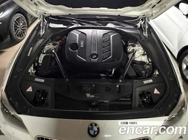 BMW 5-Series 2014 thumb 11