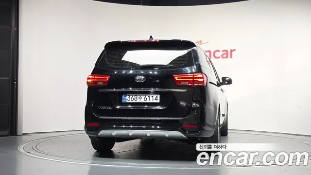Kia Carnival 2019 thumb 4