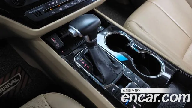 Kia Carnival 2019 thumb 9