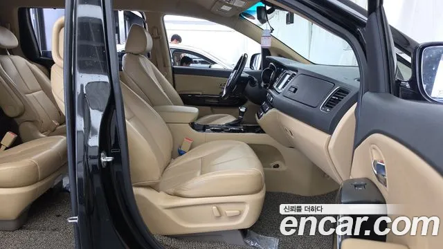 Kia Carnival 2019 thumb 11