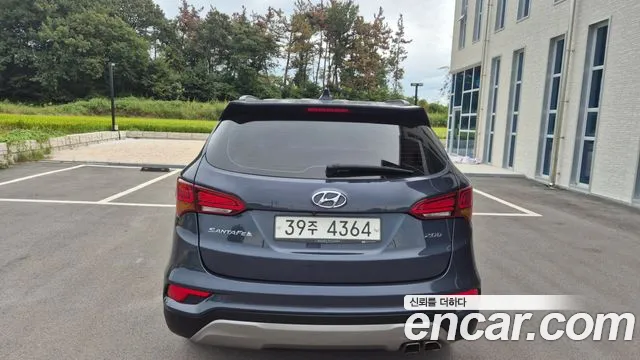 Hyundai Santa Fe 2017 thumb 4