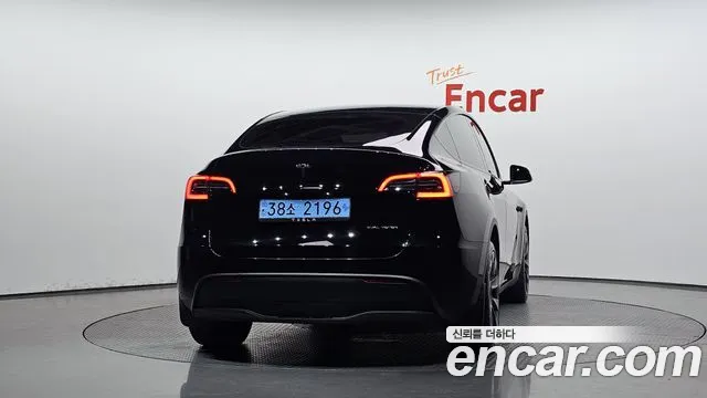 Tesla Model Y 2024 thumb 3