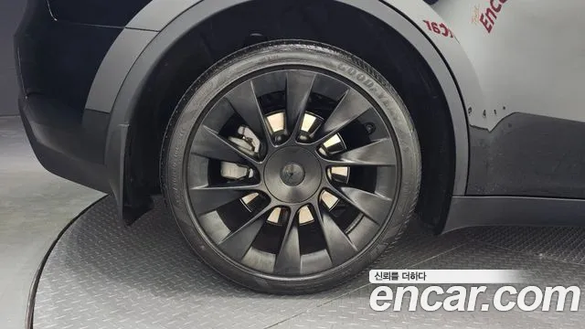 Tesla Model Y 2024 thumb 4