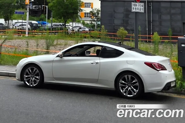 Hyundai Genesis 2011 thumb 2