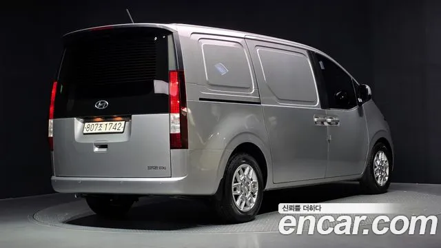 Hyundai Staria 2022 thumb 2