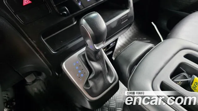 Hyundai Staria 2022 thumb 9