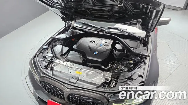BMW 3-Series 2020 thumb 6