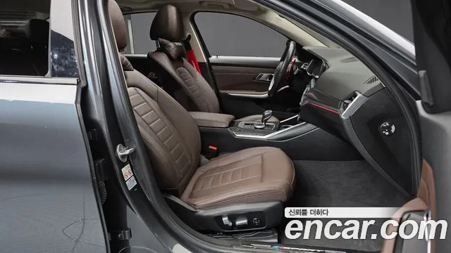 BMW 3-Series 2020 thumb 11