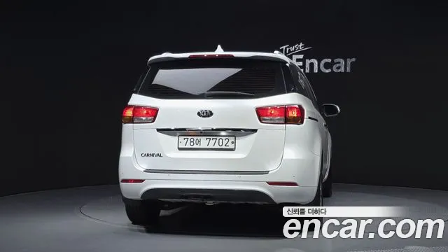 Kia Carnival 2014 thumb 4