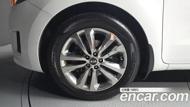 Kia Carnival 2014 thumb 5