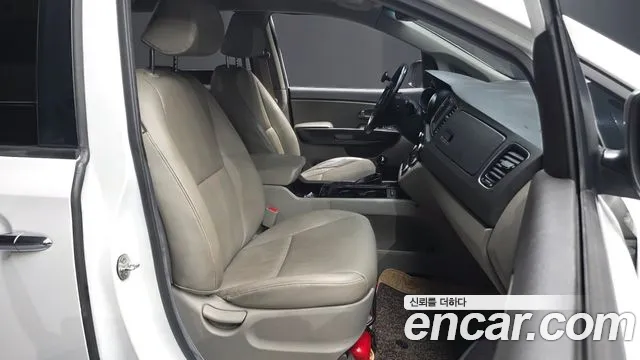 Kia Carnival 2014 thumb 11