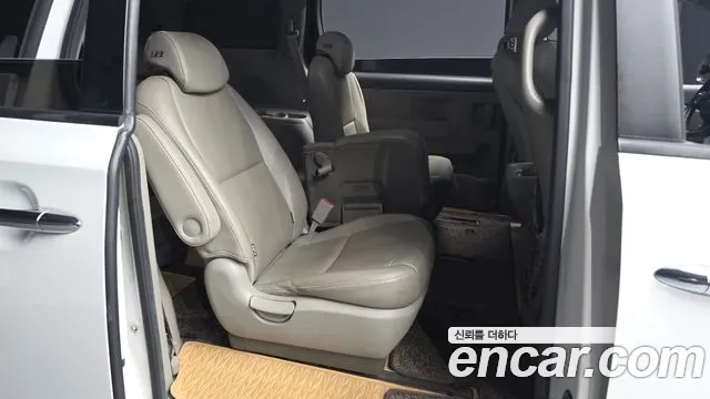 Kia Carnival 2014 thumb 12