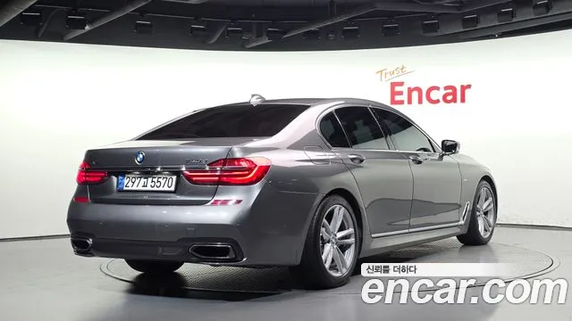 BMW 7-Series 2019 thumb 2