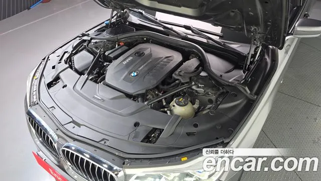 BMW 7-Series 2019 thumb 6