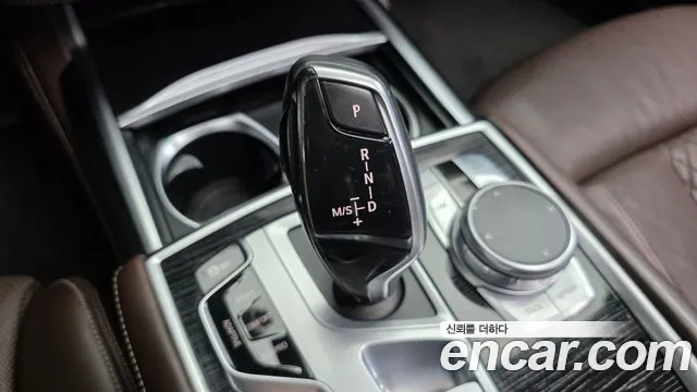 BMW 7-Series 2019 thumb 9