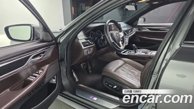 BMW 7-Series 2019 thumb 10