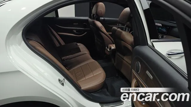 Mercedes-Benz E-Класс 2022 thumb 11