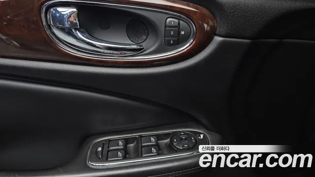 Jaguar XJ 2008 thumb 12