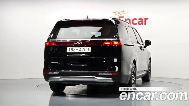 Kia Carnival 2021 thumb 4