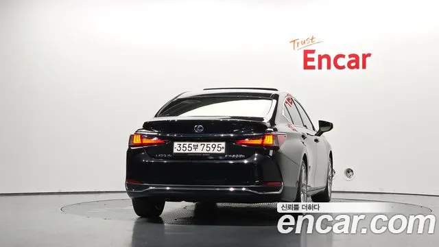 Lexus ES 2022 thumb 3
