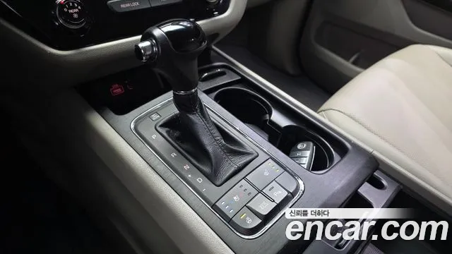 Kia Carnival 2016 thumb 9