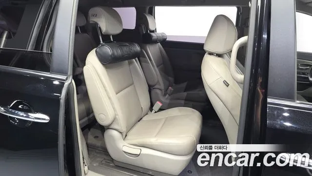 Kia Carnival 2016 thumb 11